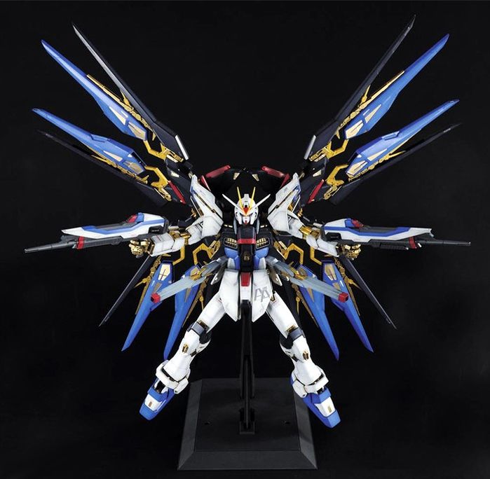 PG ZGMF-X20A Gundam Strike Freedom 1/60 Scale Model Kit