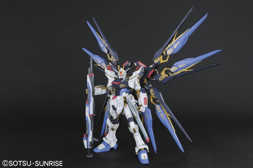 PG ZGMF-X20A Gundam Strike Freedom 1/60 Scale Model Kit